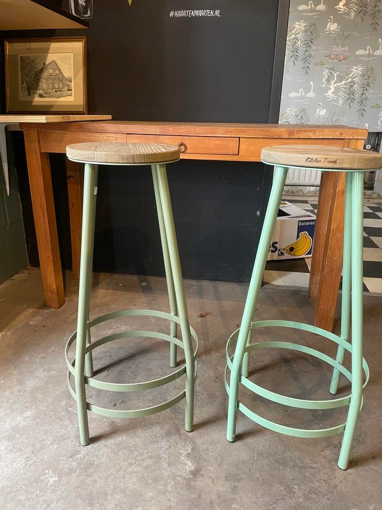 Twee Kitchen Trend barkrukken mintgroen, Ophalen, Gebruikt, Met voetsteun, 60 tot 90 cm
