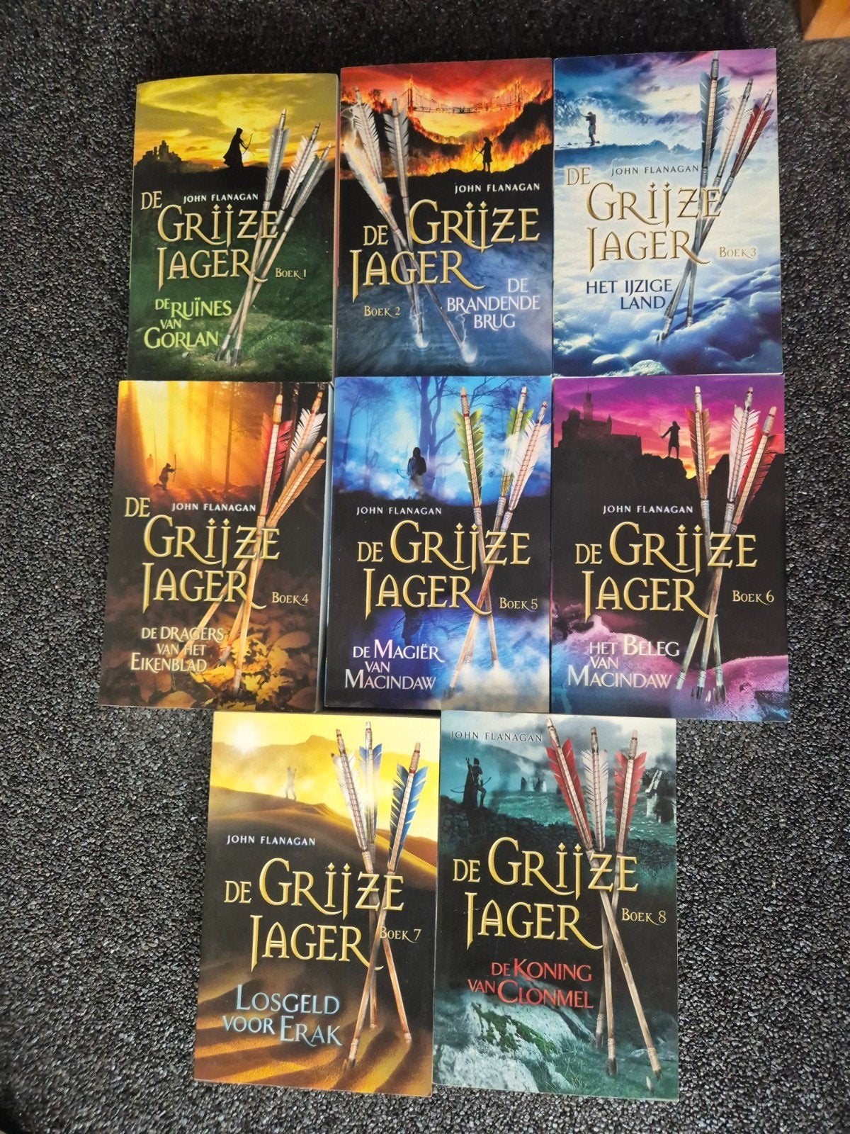 De Grijze Jager serie - John Flanagan (deel 1-8), Boeken, Ophalen of Verzenden, Zo goed als nieuw