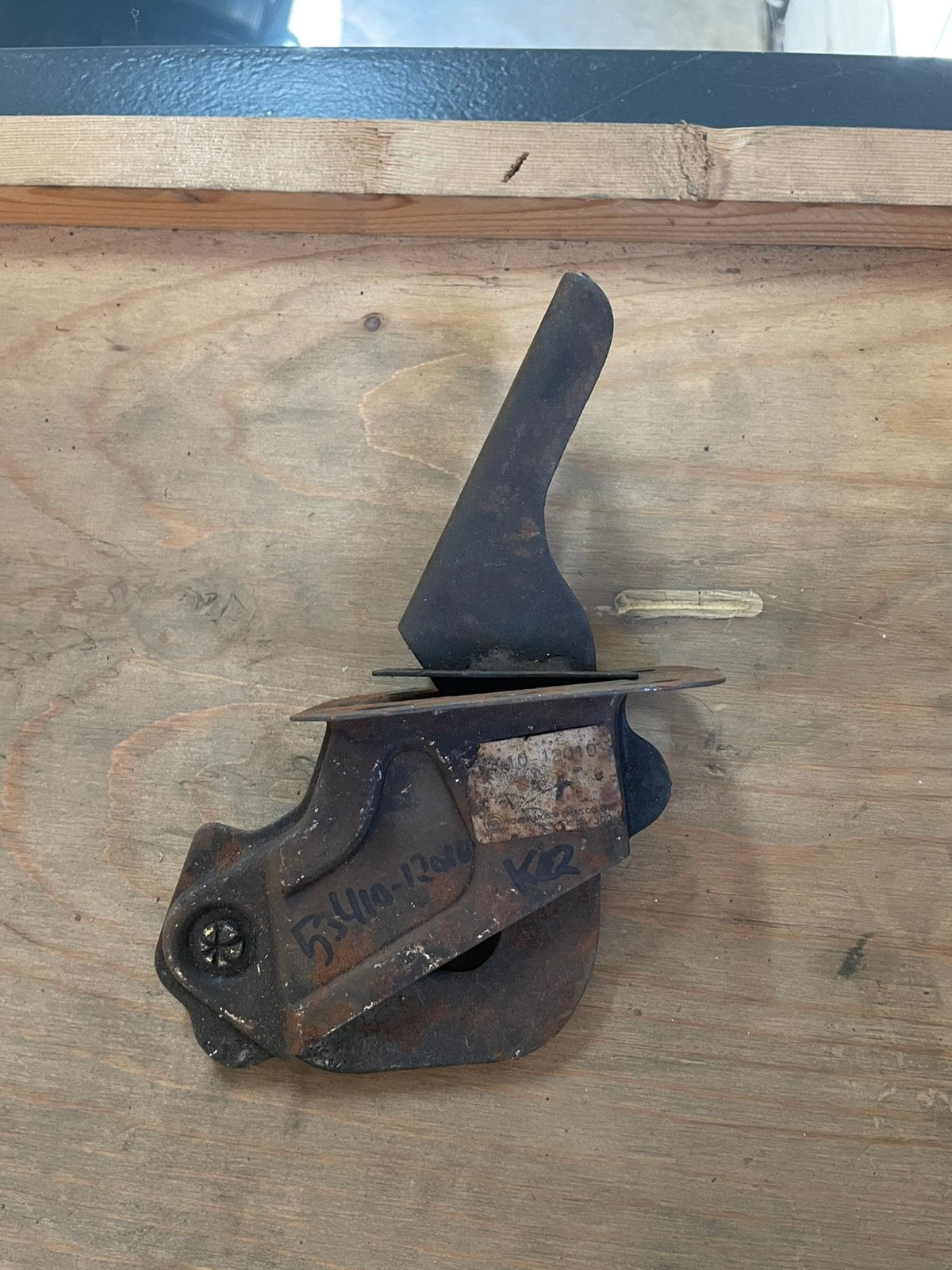 Toyota corolla ke20 ke25 ke26 motorkap schanier 53410-12010, Ophalen of Verzenden