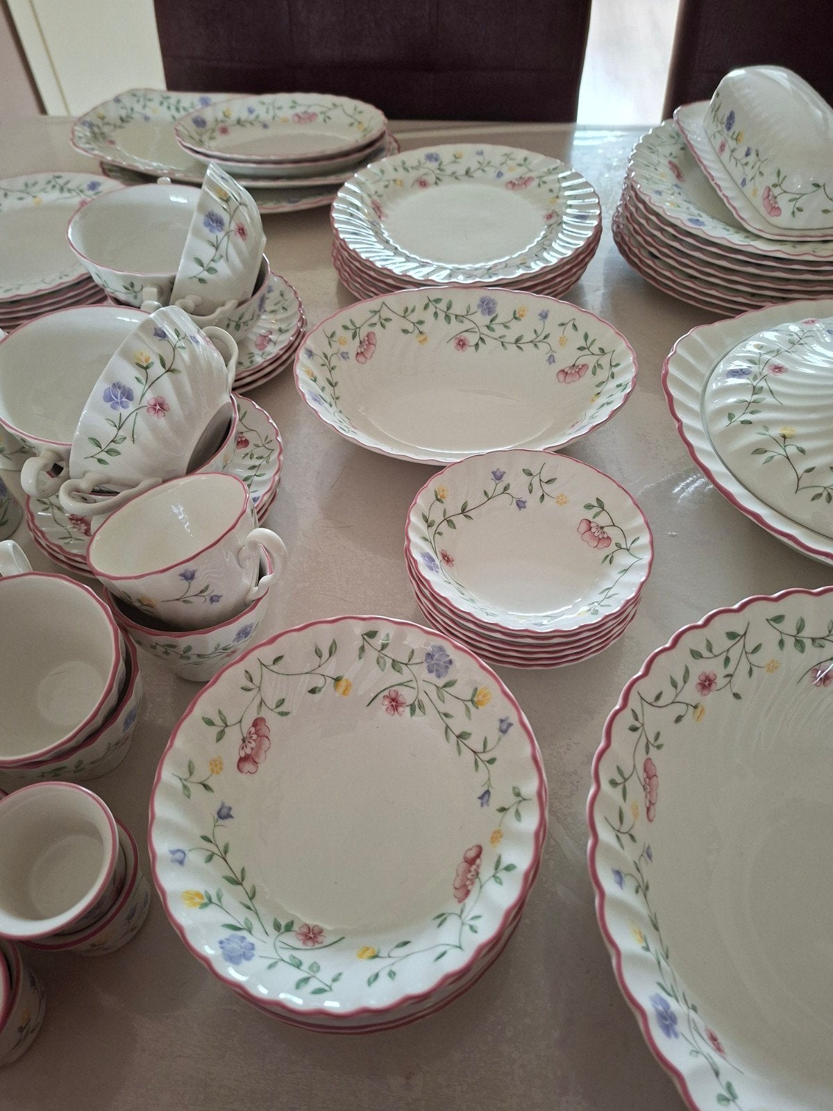 compleet 6 persoons servies van johnson bross Summer Chintz, Huis en Inrichting, Ophalen, Vintage, Zo goed als nieuw, Porselein