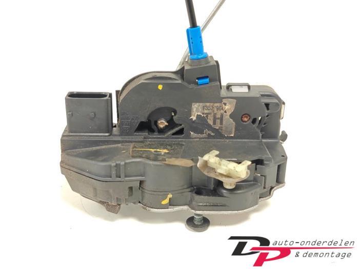 Deurslot Mechaniek 4Deurs rechts-voor van een Opel Astra, Gebruikt, -, -, Opel