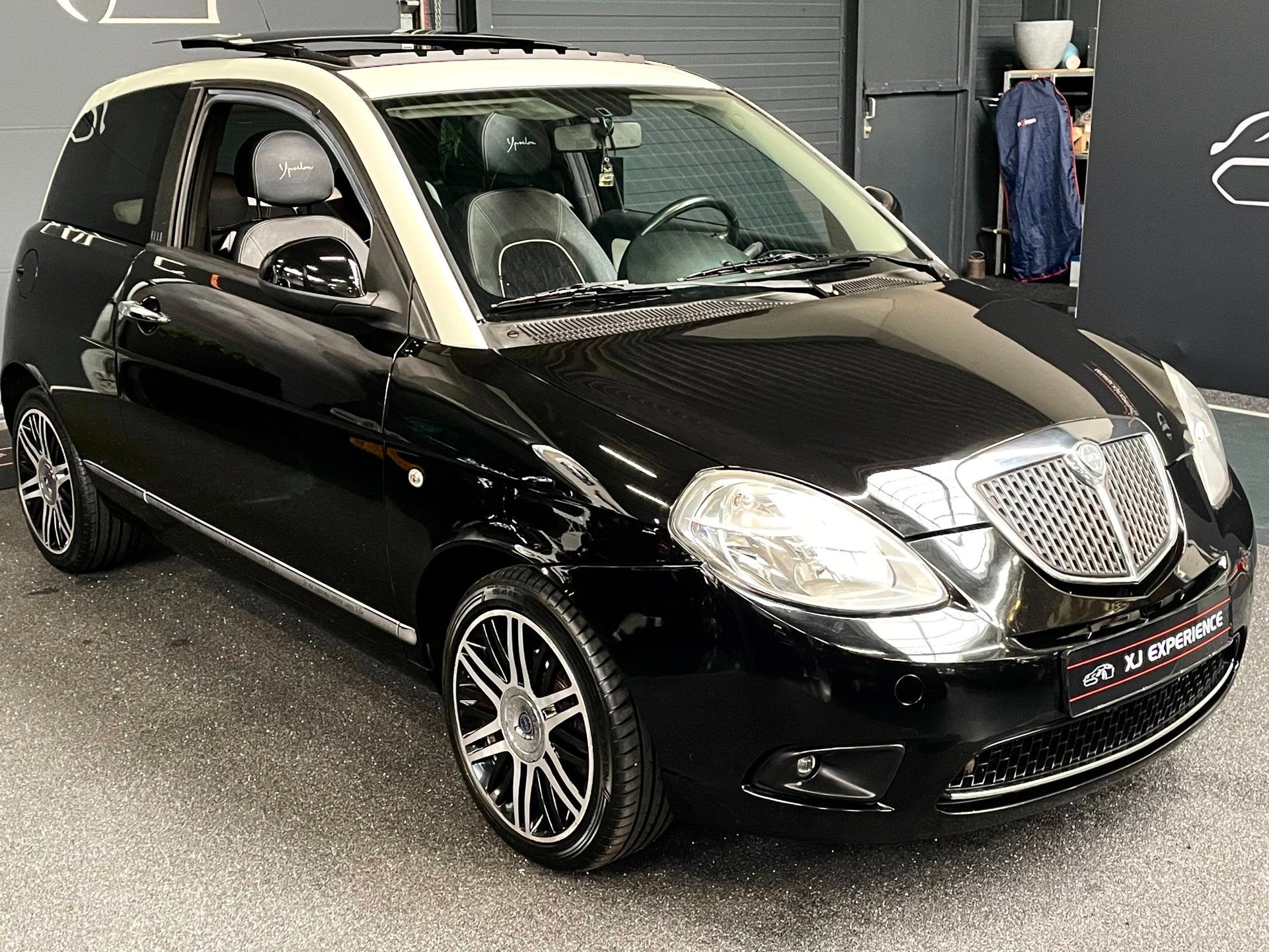 Lancia Ypsilon 1.2 Elle PANODAK AIRCO, Auto's, Voorwielaandrijving, Gebruikt, Parkeersensor, Zwart
