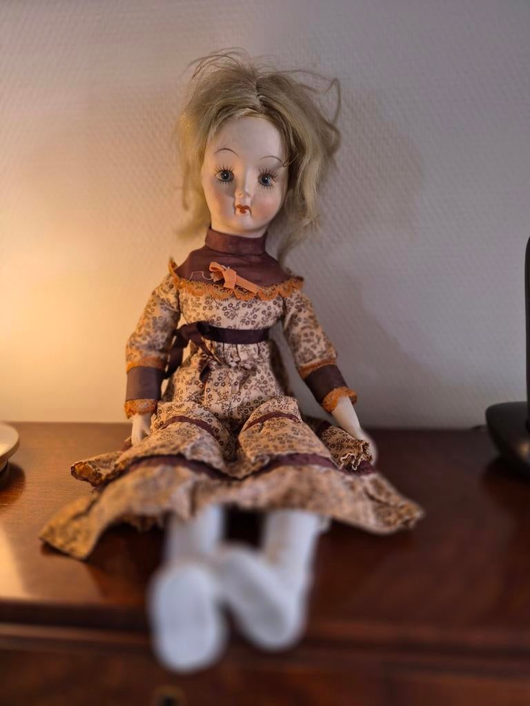Oude pop met extra jurkje, Verzamelen, Poppen, Ophalen, Gebruikt, Pop