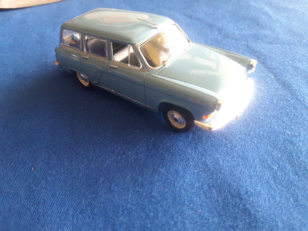 GAZ Volga M22 Combi blauw 1:43 - middenklasser uit Rusland, Ophalen of Verzenden, Zo goed als nieuw, Auto, Overige merken