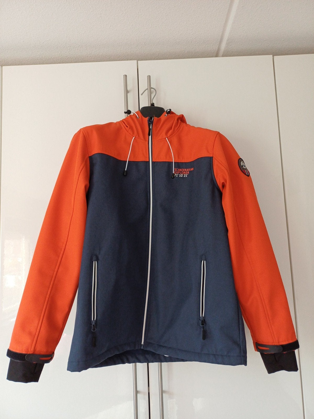Tussenjas Heren van softshell. Maat L. Oranje/donkerblauw., Ophalen of Verzenden, Nieuw, Oranje