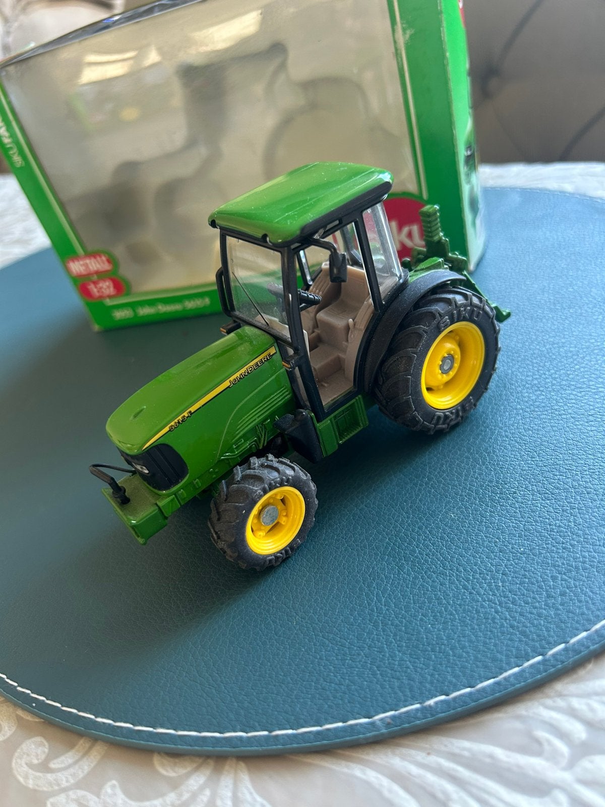 John Deere Smalspoor Tractor 5615 F Siku, Hobby en Vrije tijd, Verzenden, Gebruikt, Tractor of Landbouw, SIKU