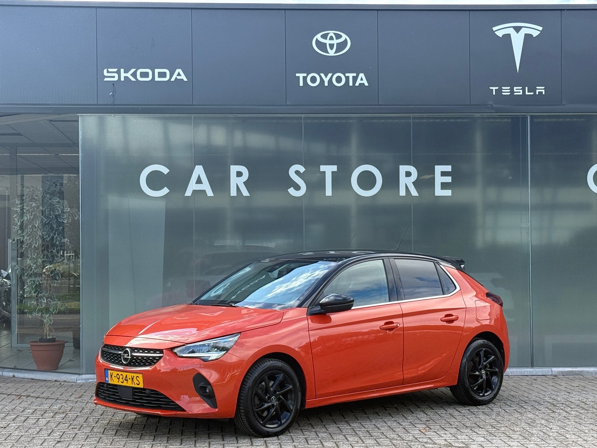Opel Corsa 1.2 101pk Automaat Elegance Carplay|Camera|PDC|St, Dealer onderhouden, 101 pk, Gebruikt, Leder en Stof
