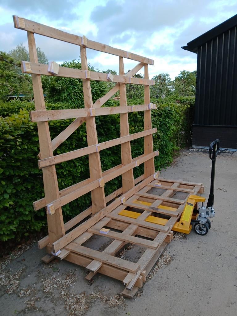 Kozijnenbok, hout,  298 cm breed, 243 cm hoog,120 cm diep, Doe-het-zelf en Verbouw, Ophalen, 50 mm of meer, Pallet, Minder dan 200 cm