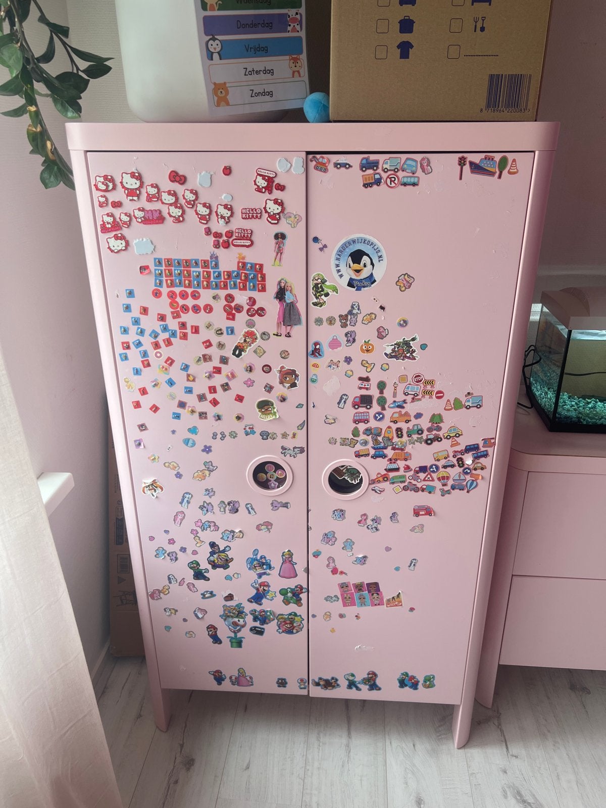 IKEA BUSUNGE kledingkast roze - Kinderkast, Huis en Inrichting, Ophalen, Gebruikt, 100 tot 150 cm, 50 tot 100 cm