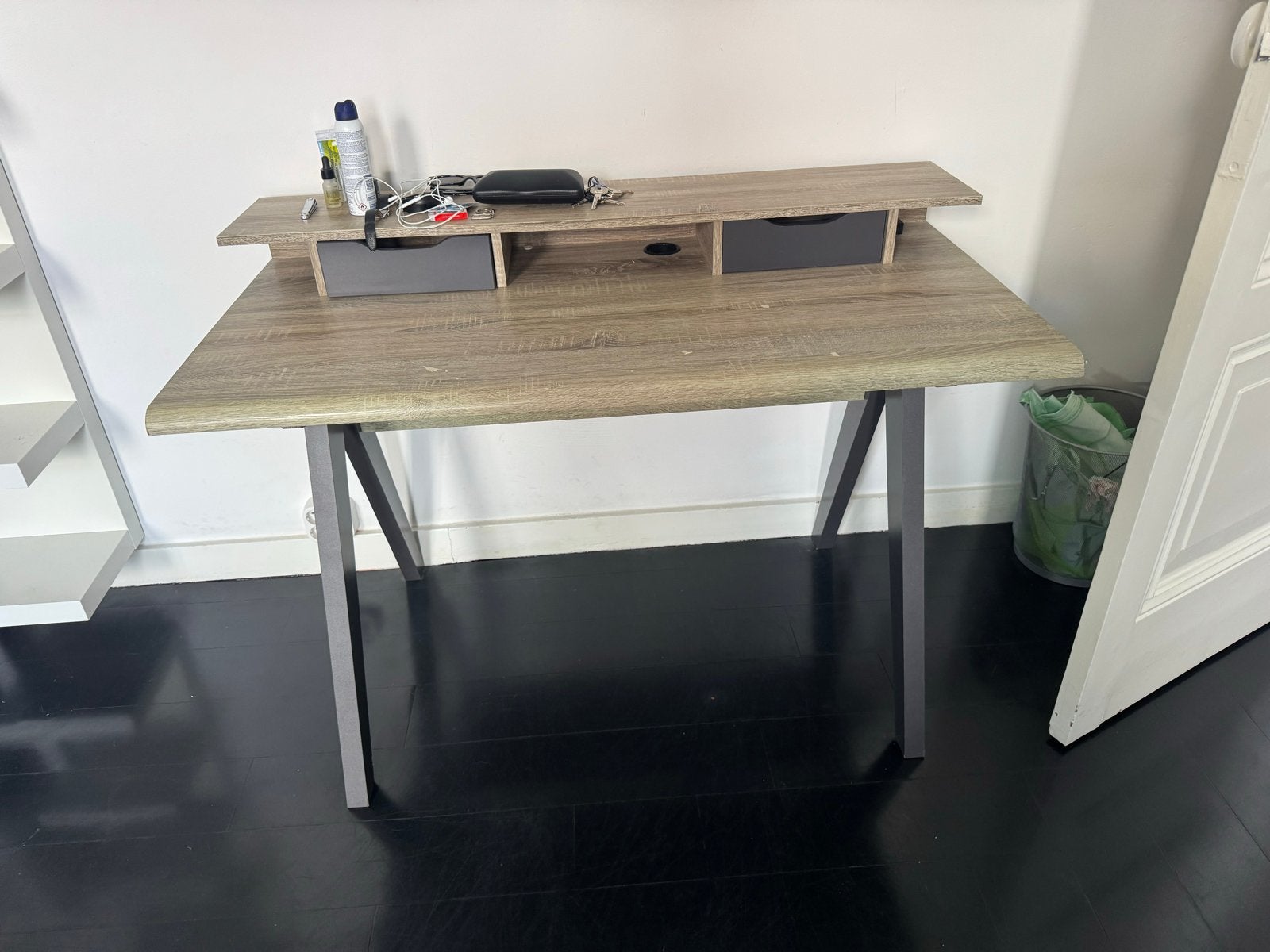 Modern bureau met opbergruimte en lades, 120 breed, Huis en Inrichting, Ophalen, Gebruikt, Hout, Kabelgoot