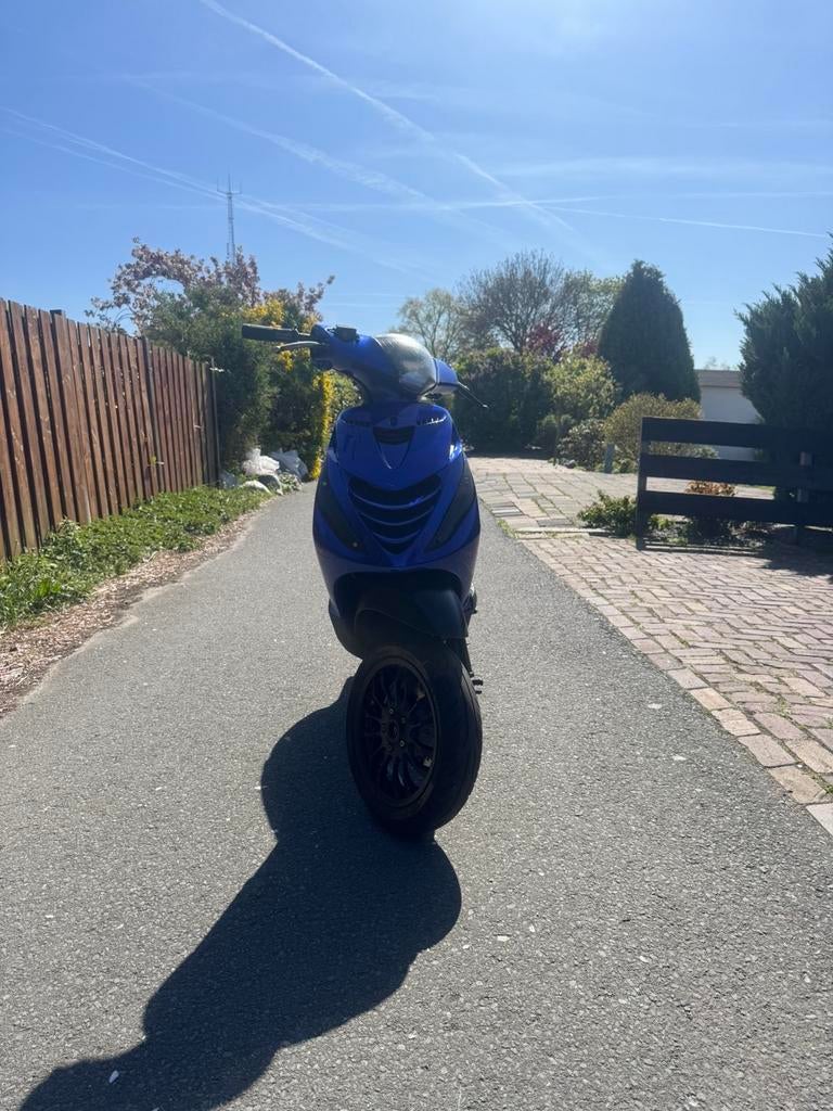 Zip 70cc – Super frisse scooter, Fietsen en Brommers, Scooters | Piaggio, Ophalen, Tweetakt, Maximaal 45 km/u, Zo goed als nieuw