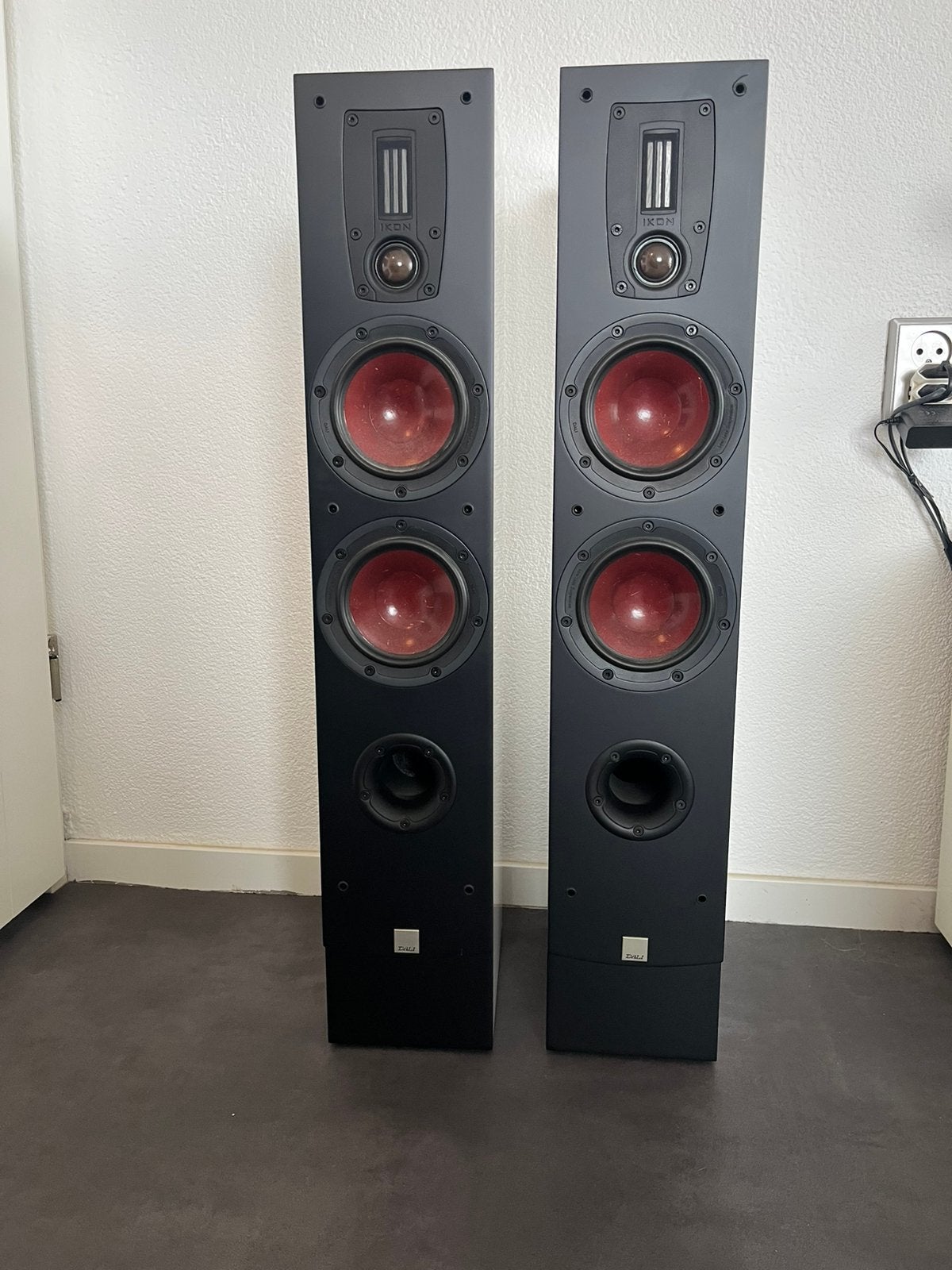 Witte Dali Ikon5 MK2 speakers te koop, Overige merken, Ophalen of Verzenden, Zo goed als nieuw, 60 tot 120 watt
