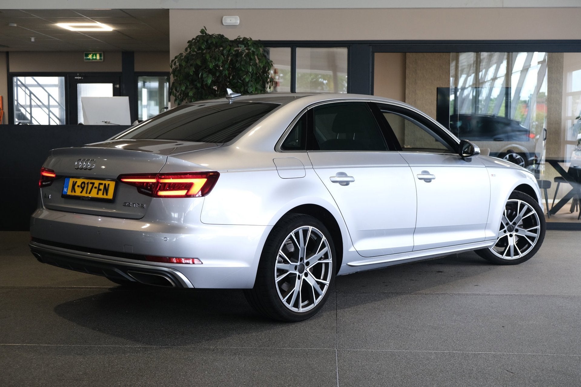 Audi A4 Limousine 35 TFSI S-Line Virtual Navi Led Cruise Pdc, Auto's, Stof, Gebruikt, Euro 6, A4