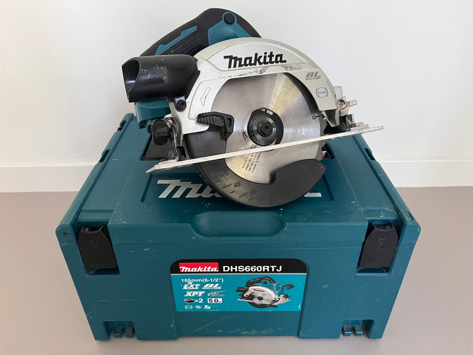 Makita DHS660 cirkelzaag met M-Box, Gebruikt, Cirkelzaag, Ophalen of Verzenden, 30 tot 70 mm
