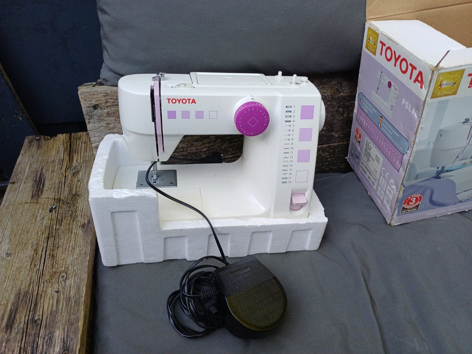 TOYOTA naaimachine, Ophalen of Verzenden, Zo goed als nieuw, Naaimachine, Overige merken