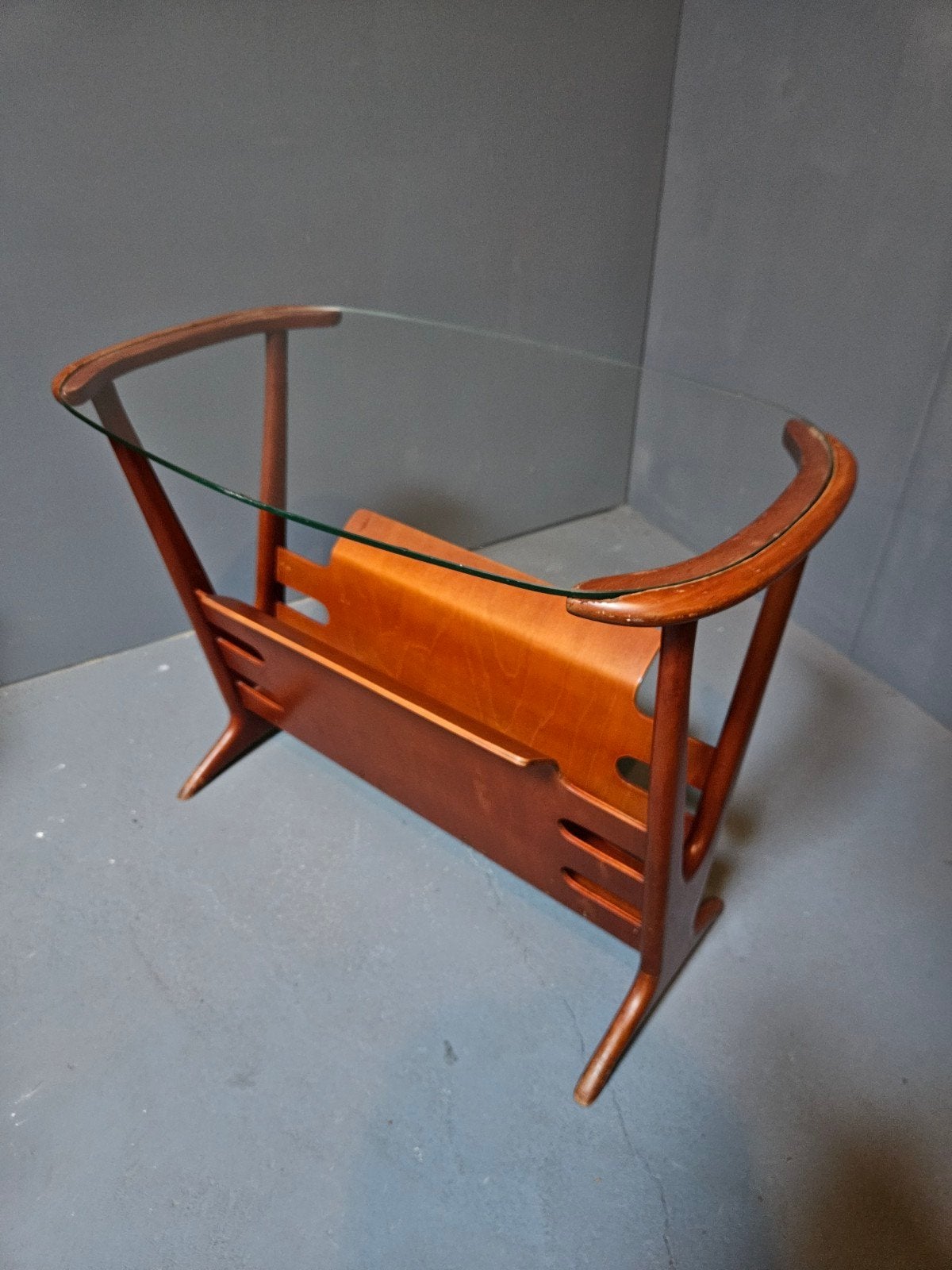 Midcentury vintage bijzettafel met tijdschriften rek, Gebruikt, 55 tot 75 cm, Overige vormen, Vintage, Mid-century Modern