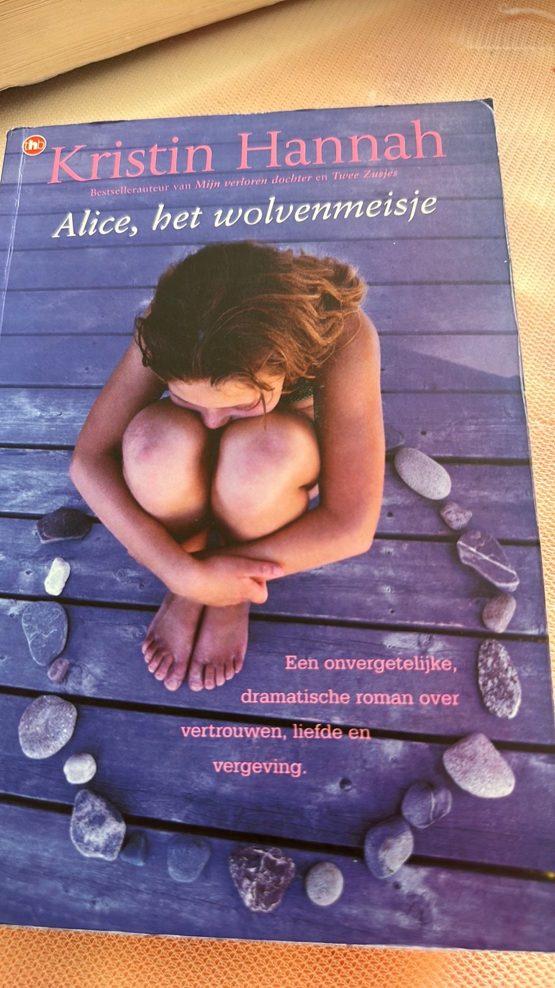 Alice, het wolvenmeisje  van Kristin Hannah, Ophalen of Verzenden, Zo goed als nieuw