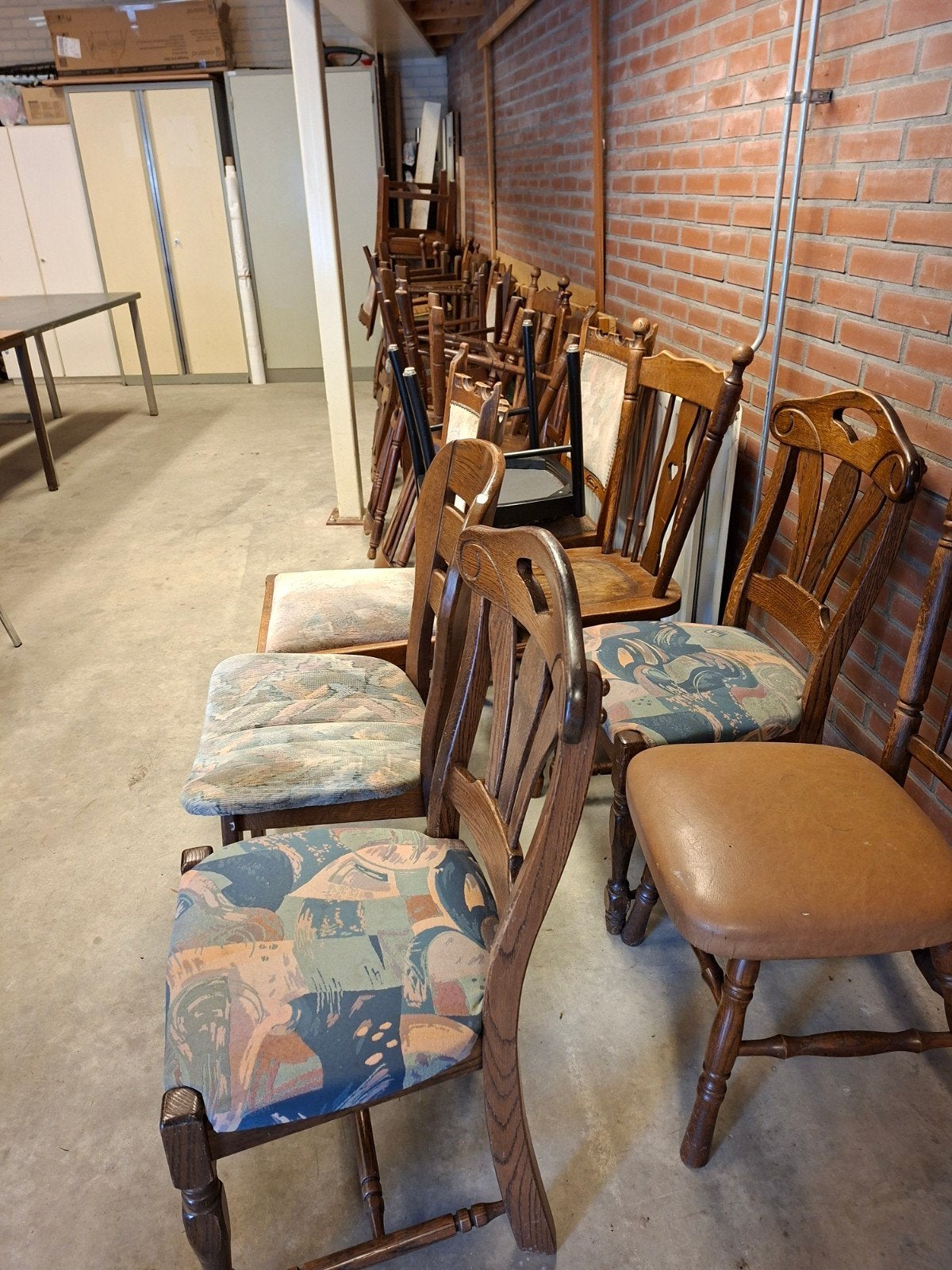 Oude eetkamer stoelen, Ophalen