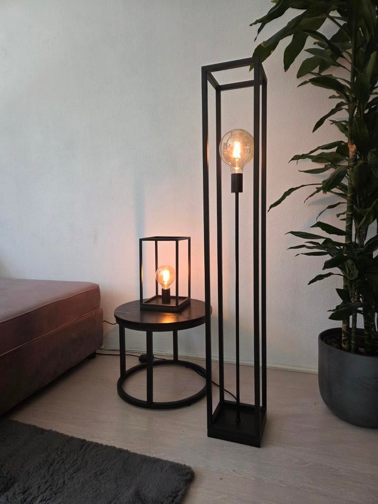 Moderne Zwarte Sta Lamp en Tafellamp met Wiz V2 App Dimbaar, Ophalen, Zo goed als nieuw, Minder dan 100 cm