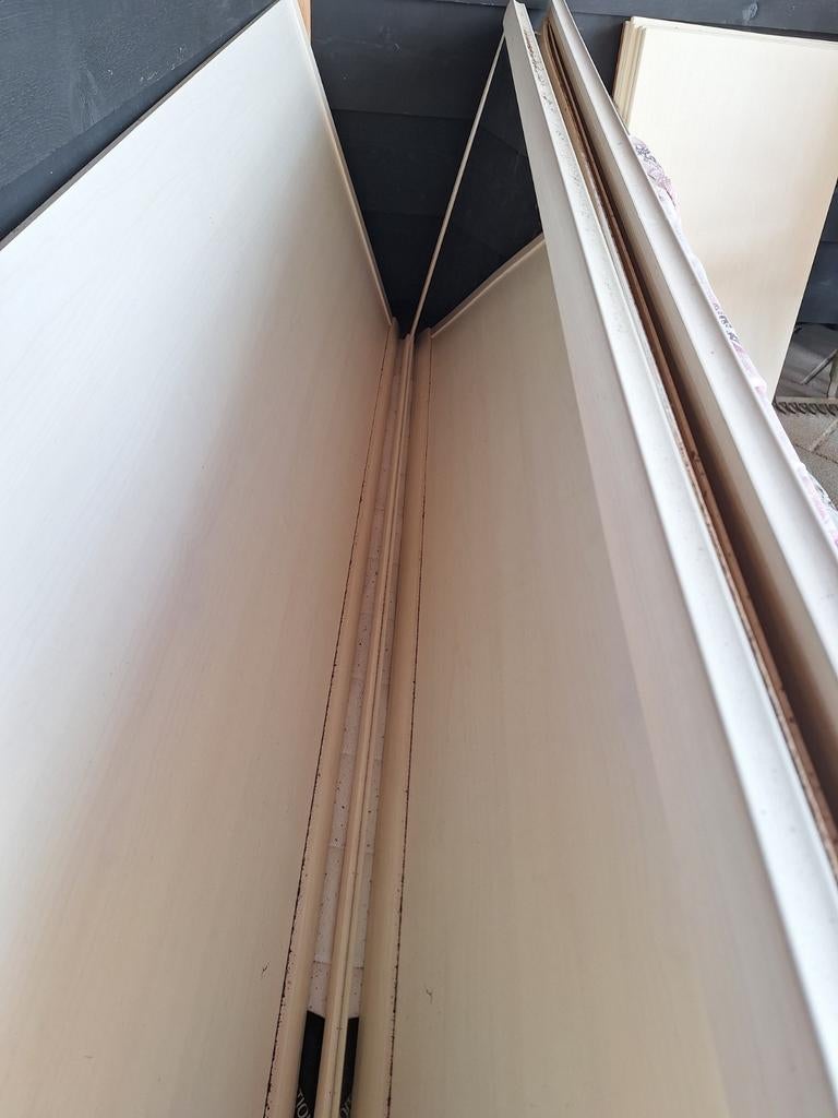 3 deurs kledinkast ,lichtbeige, Ophalen, Zo goed als nieuw, 25 tot 50 cm, 200 cm of meer