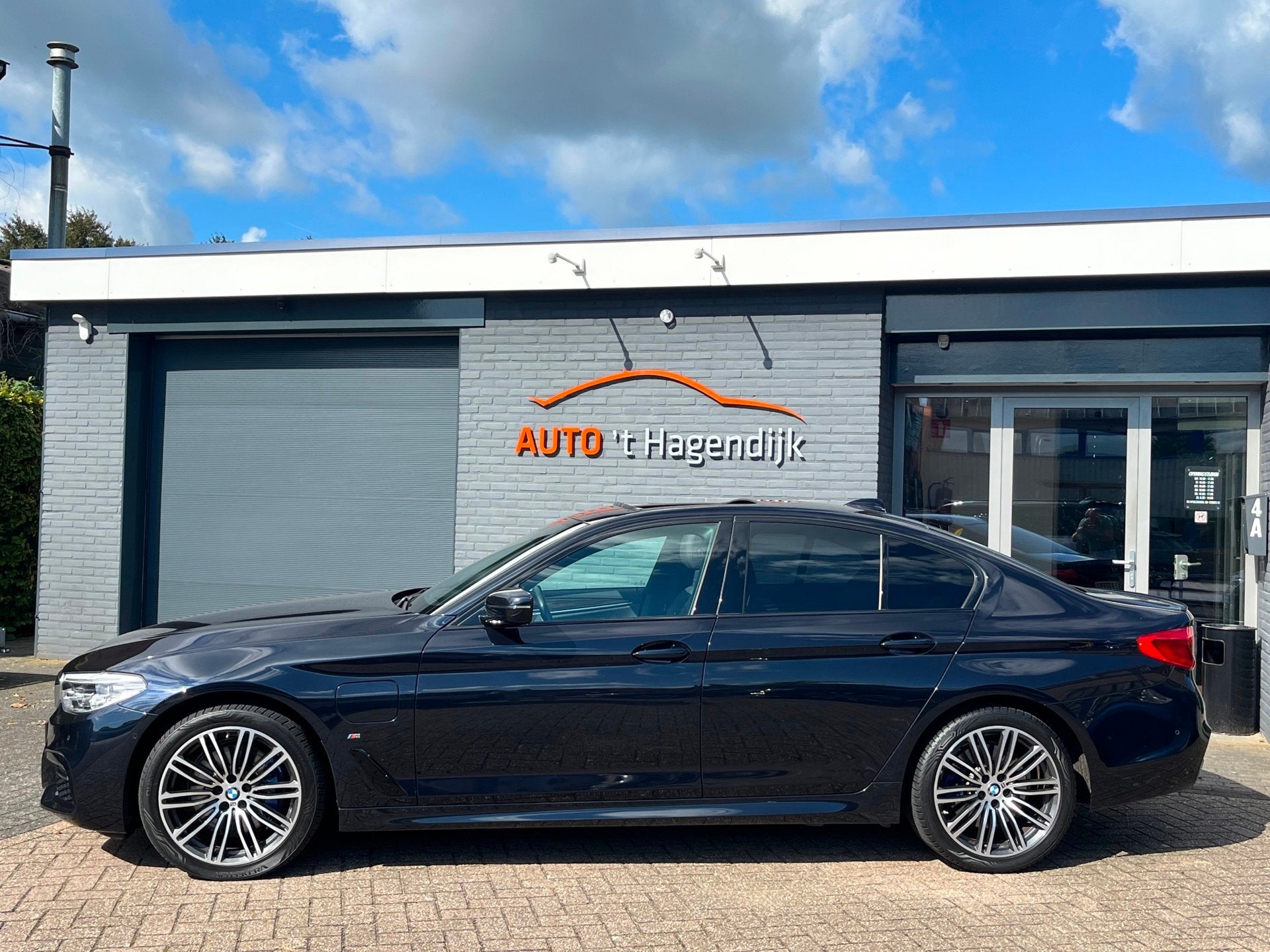 BMW 5-serie 530e xDrive M-Sport HE pano 19" HUD leder, Automaat, 1998 cc, Gebruikt, Zwart