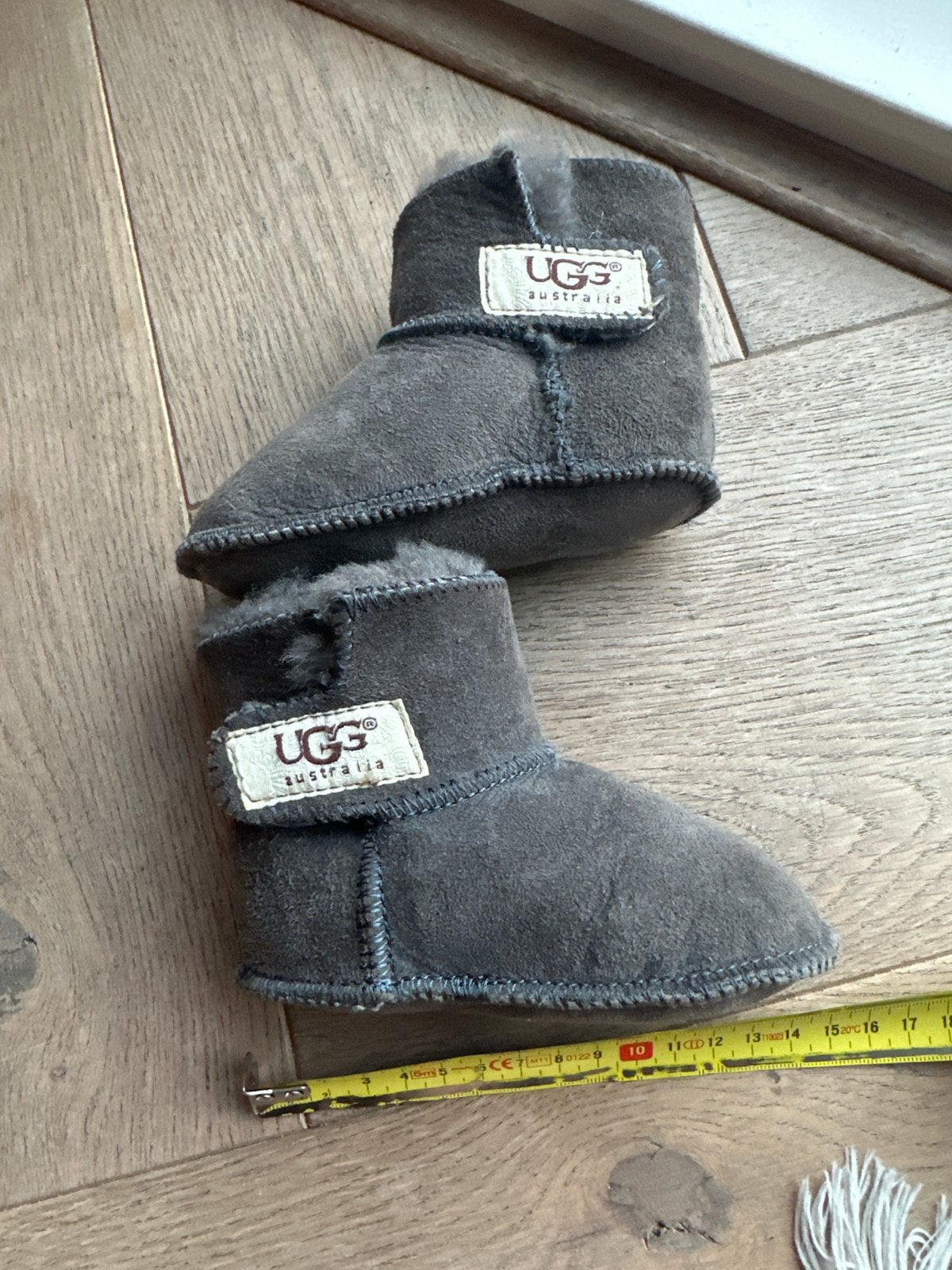 Ugg Australia babyslofjes grijs maat 18/19, Ophalen of Verzenden, Zo goed als nieuw, Jongetje of Meisje, Slofjes
