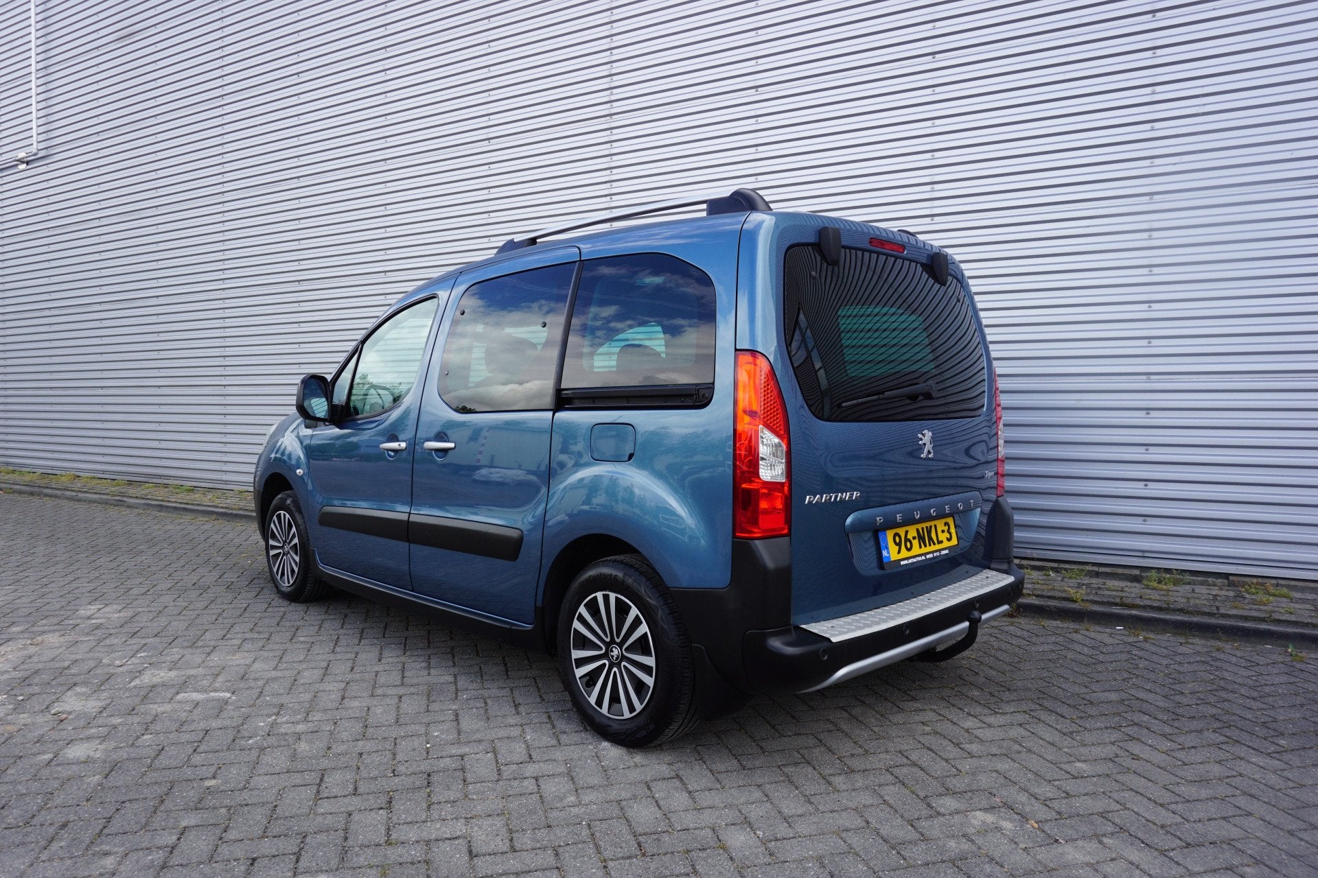 Peugeot Partner Tepee 1.6 Outdoor Climate / Pano / Parkeers, Voorwielaandrijving, Stof, 4 cilinders, Blauw