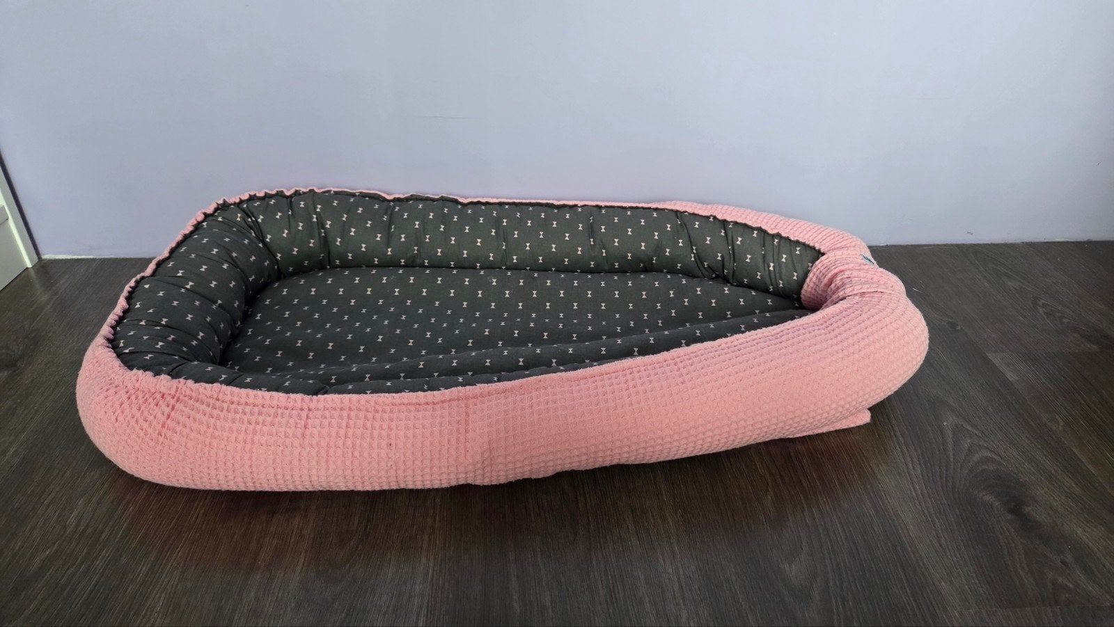 Comfortabel babynestje roze met grijs patroon, Ophalen of Verzenden