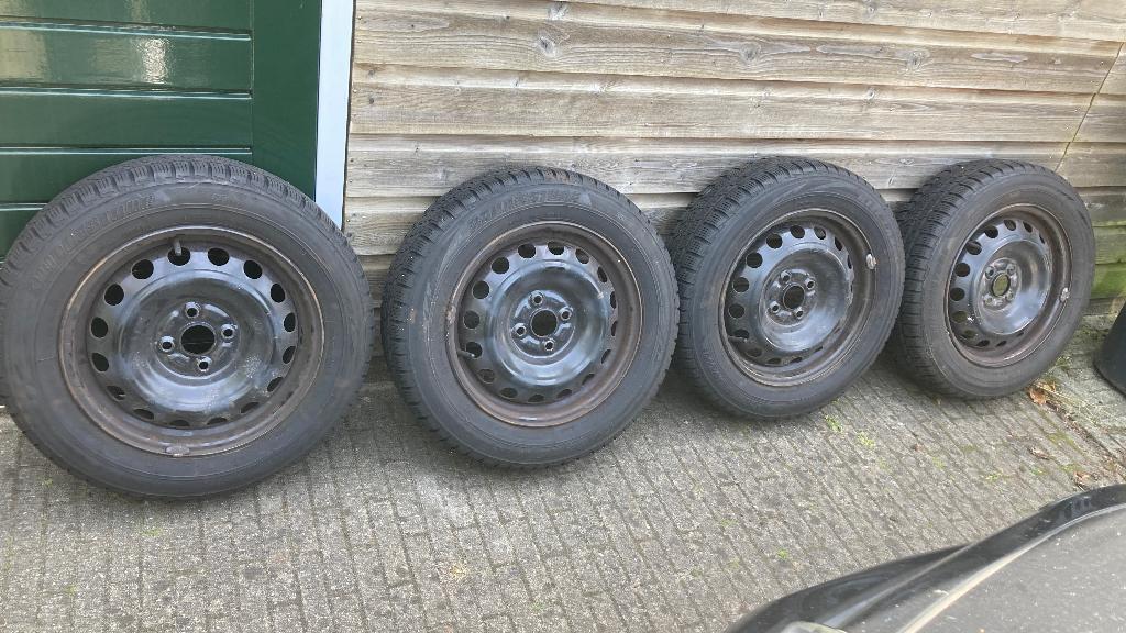 Goede winterbanden met velgen te koop, 175/65/R15, Ophalen