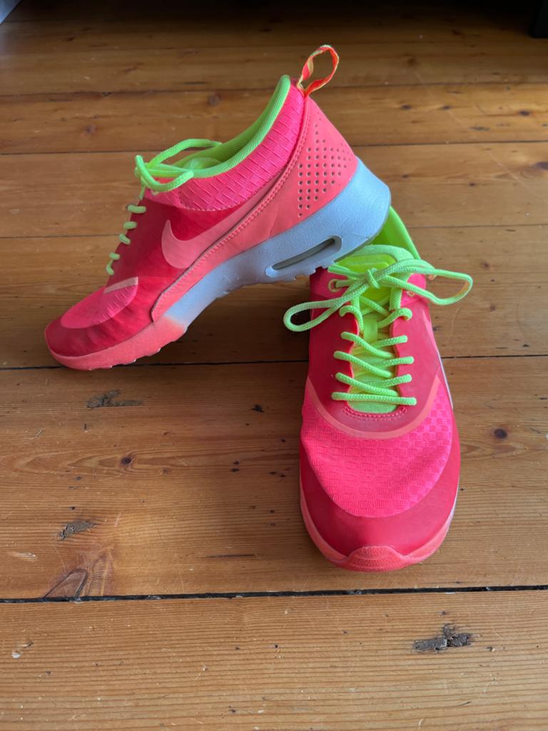 Nike Air Max Thea - Fluor Roze, Geel & Rood - Maat 38, Verzenden, Zo goed als nieuw, Roze, Sneakers of Gympen
