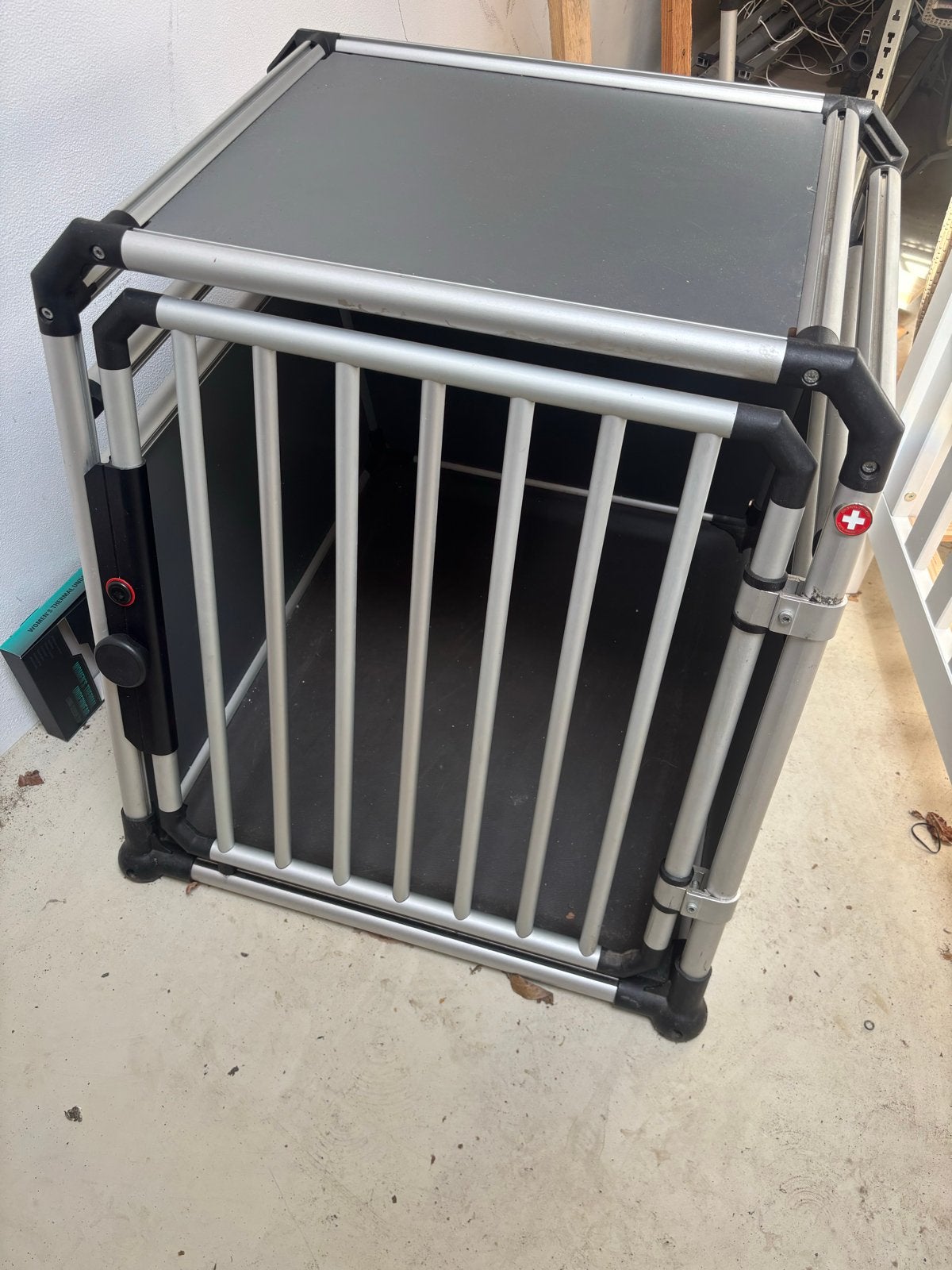 Hondenbench kennel voor in de auto auto, Ophalen, Zo goed als nieuw