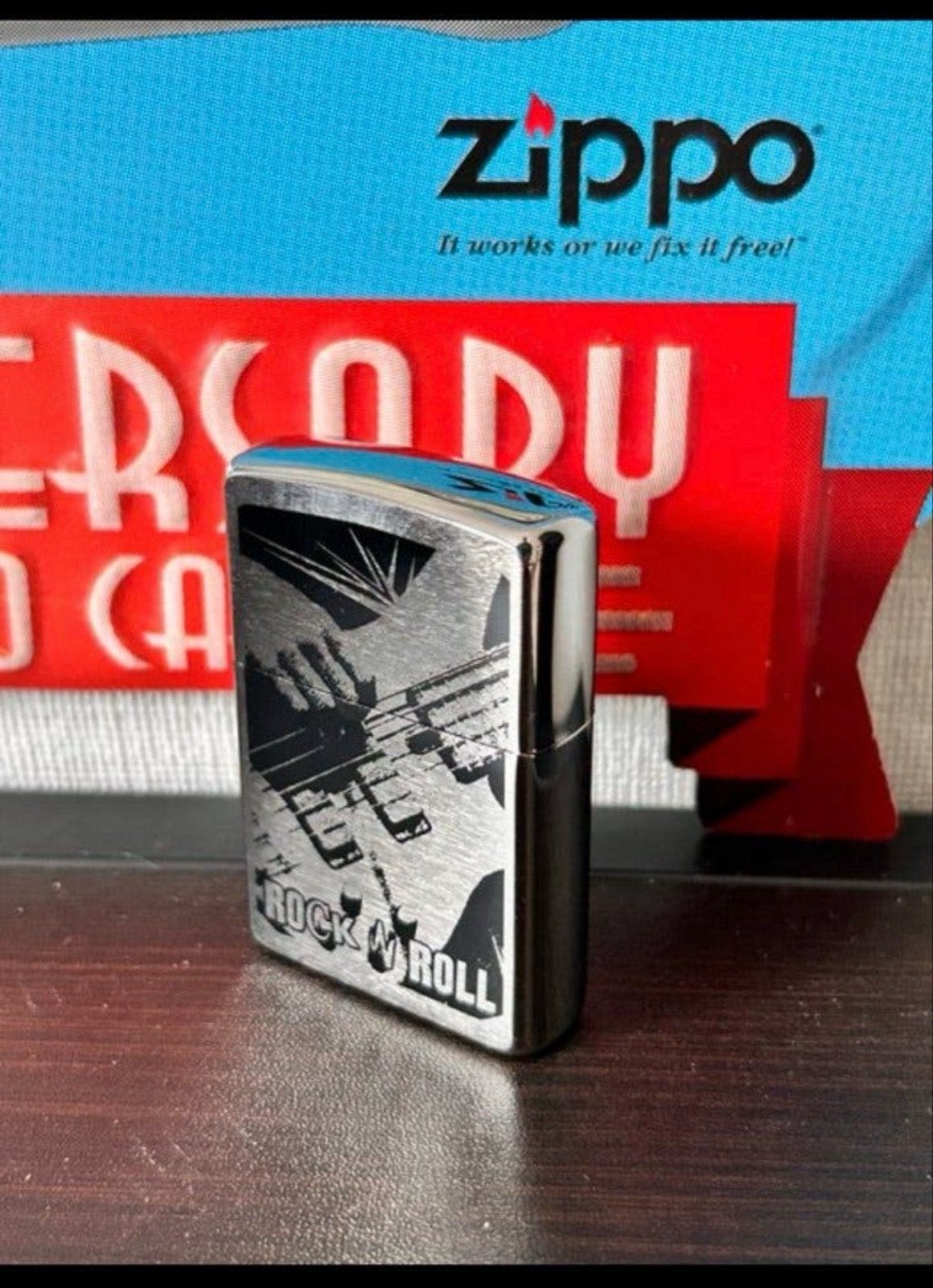 Zippo benzineaansteker, model C16 Rock and Roll, Ophalen of Verzenden, Nieuw, Aansteker