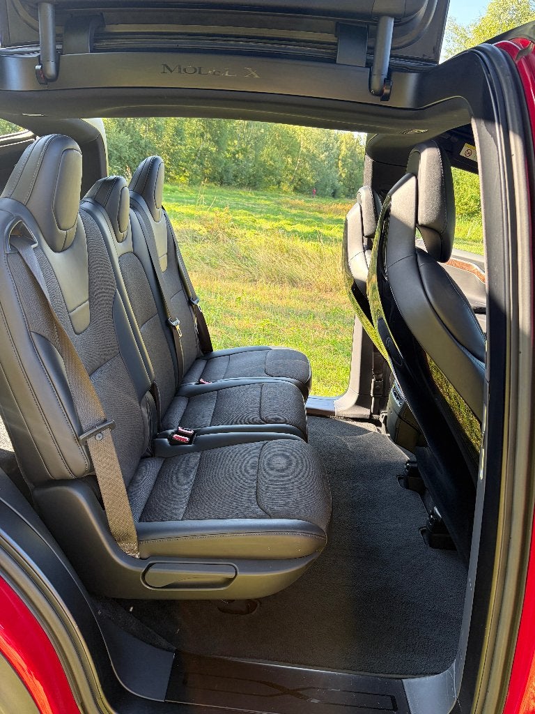 Foto 10 van BLOEDMOOIE TESLA MODEL X 90 D - ROOD