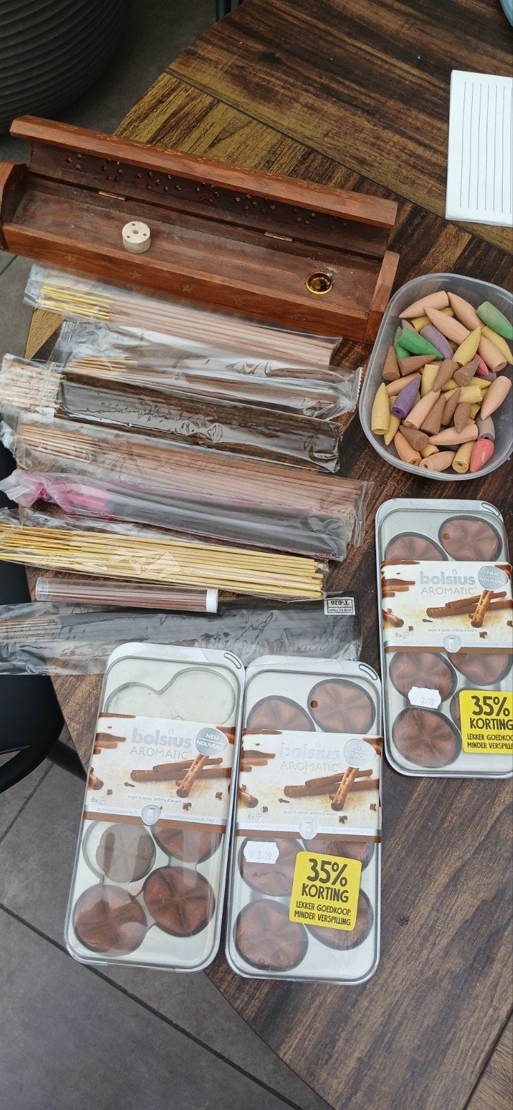 wierook kist stiks kegels en smelttabletten, Ophalen