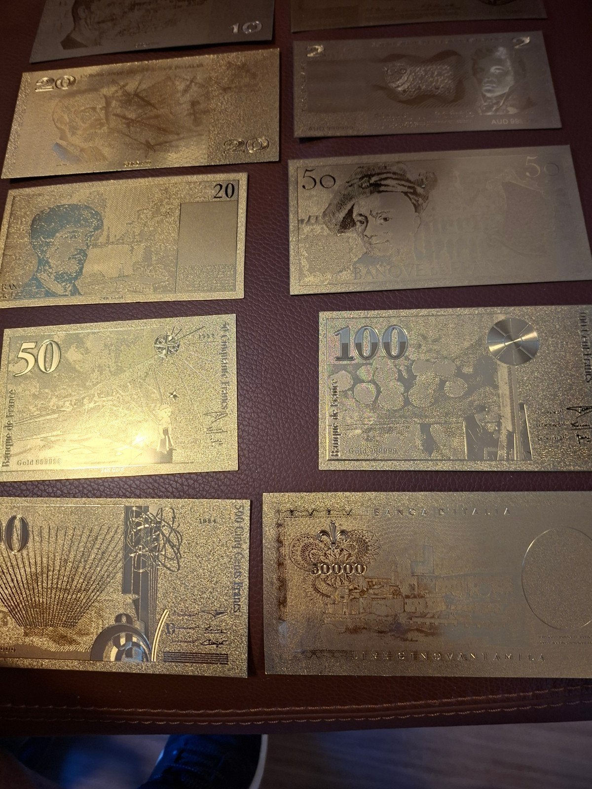 Verzameling van gouden 10 replica bankbiljetten, Verzenden