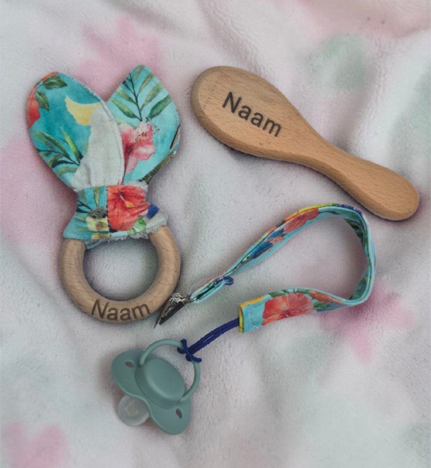 Handgemaakte Babyset – Borstel, Bijtring & Speenkoord, Kinderen en Baby's, Kraamcadeaus en Geboorteborden, Ophalen of Verzenden