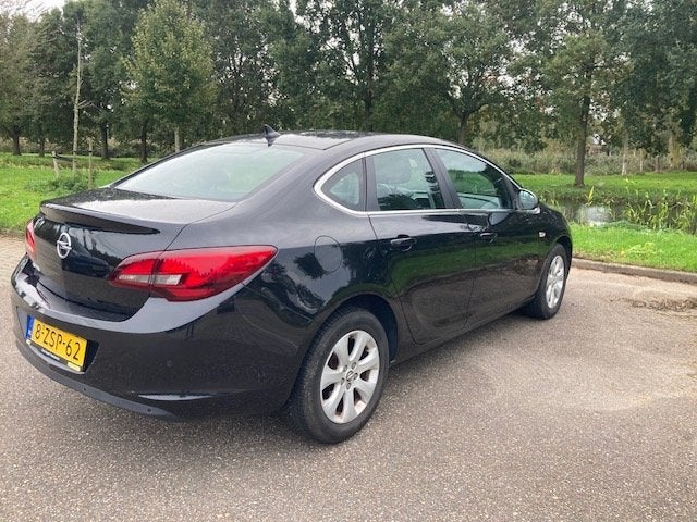 Opel Astra 1.4 Ecoflex 74KW 4D 2015 Zwart, Auto's, Voorwielaandrijving, 4 cilinders, 100 pk, Zwart