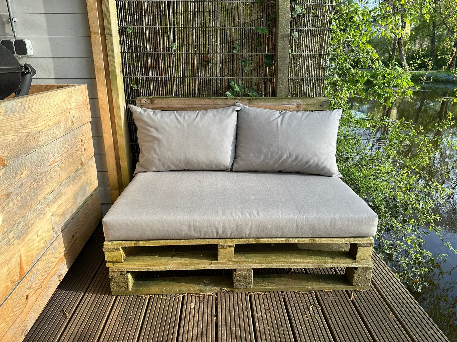 Pallet kussens taupe, Ophalen, Zo goed als nieuw, Hout, 2 zitplaatsen