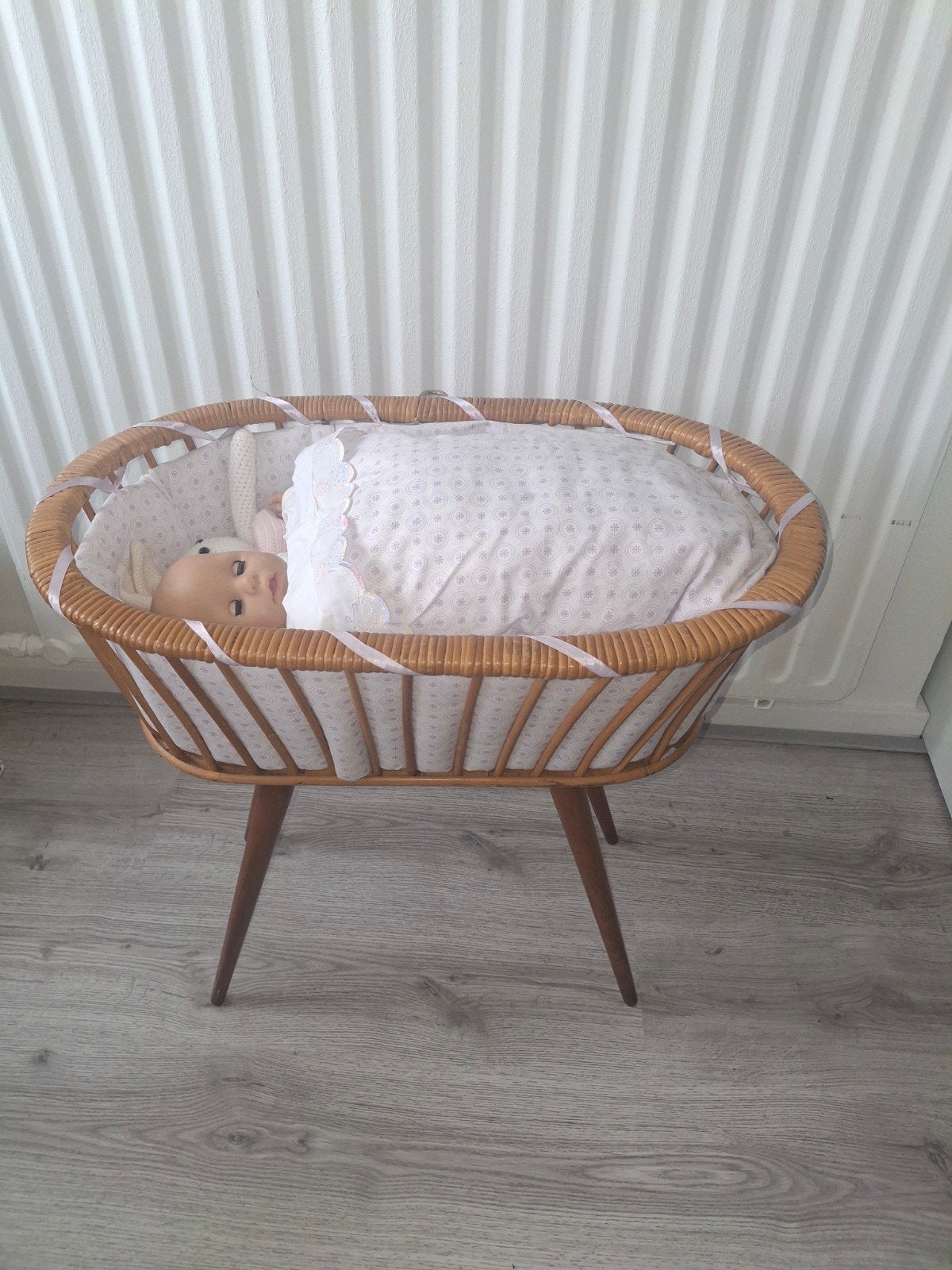 Vintage poppenWiegje/Wieg met Hemel - Rotan en Hout, Ophalen, Gebruikt