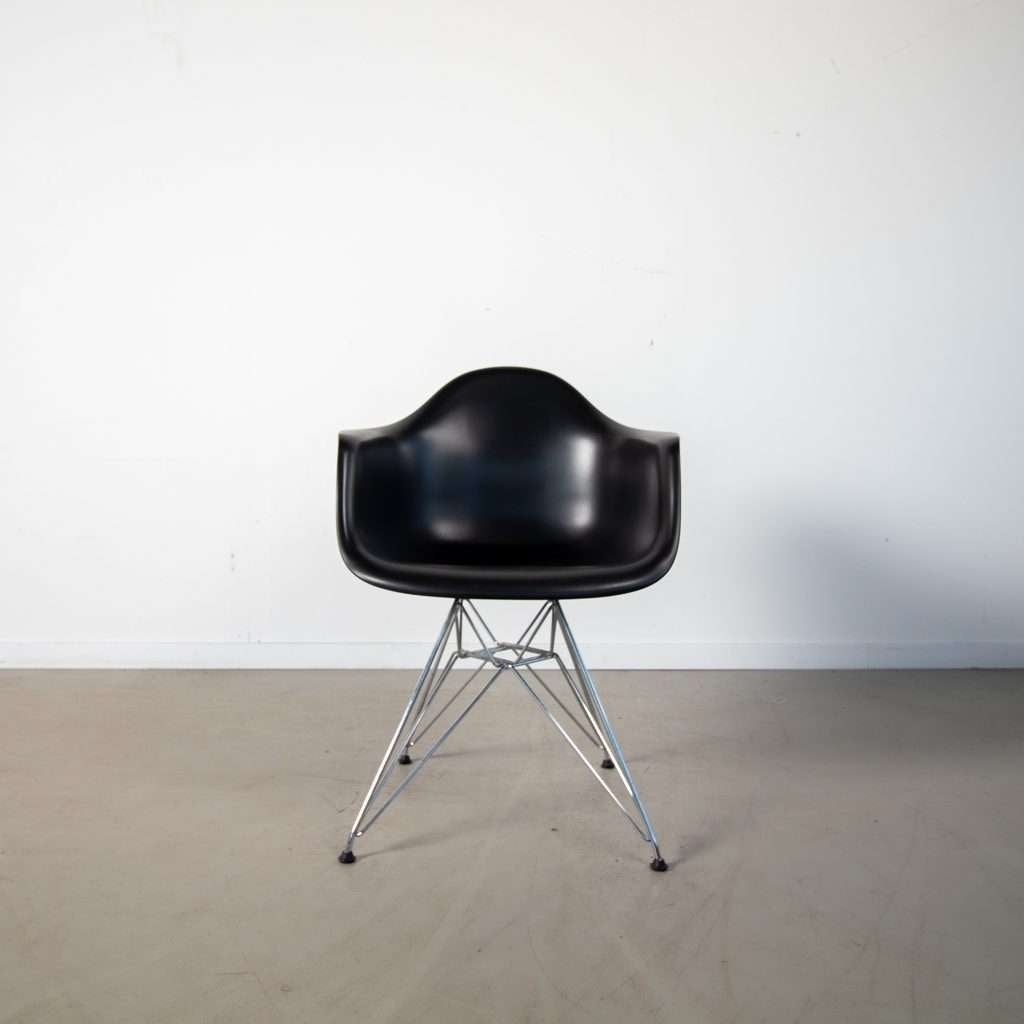 1x Vitra Eames DAR Stoel Zwart, Niet ingevuld, Zwart, Niet ingevuld, Zo goed als nieuw
