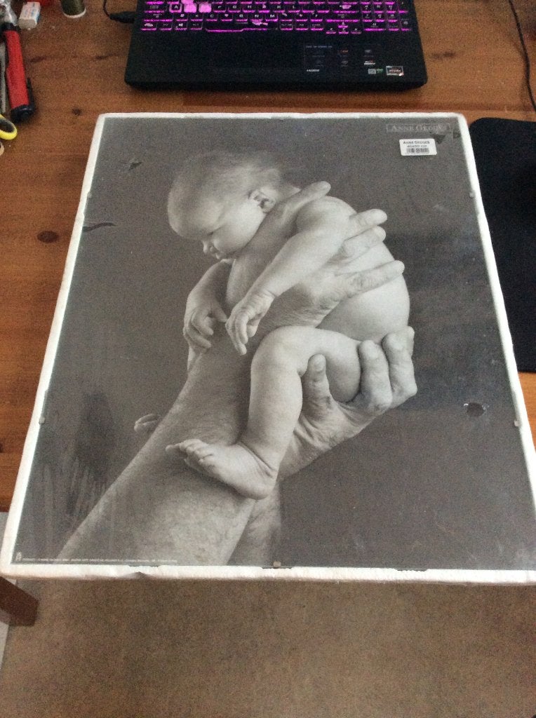 Anne Geddes foto 40x50cm in frameloze glazen fotolijst Nieuw, Nieuw, Ophalen of Verzenden, Print, 5 – 50