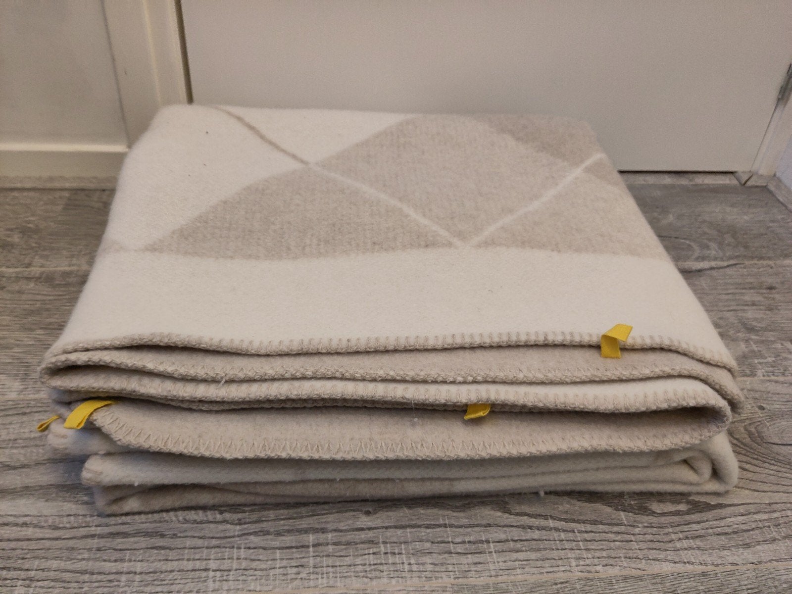 MOST Deken met Cashmere - 200 x 220 cm - Beige, Ophalen of Verzenden, Zo goed als nieuw, Tweepersoons, Deken of Dekbed