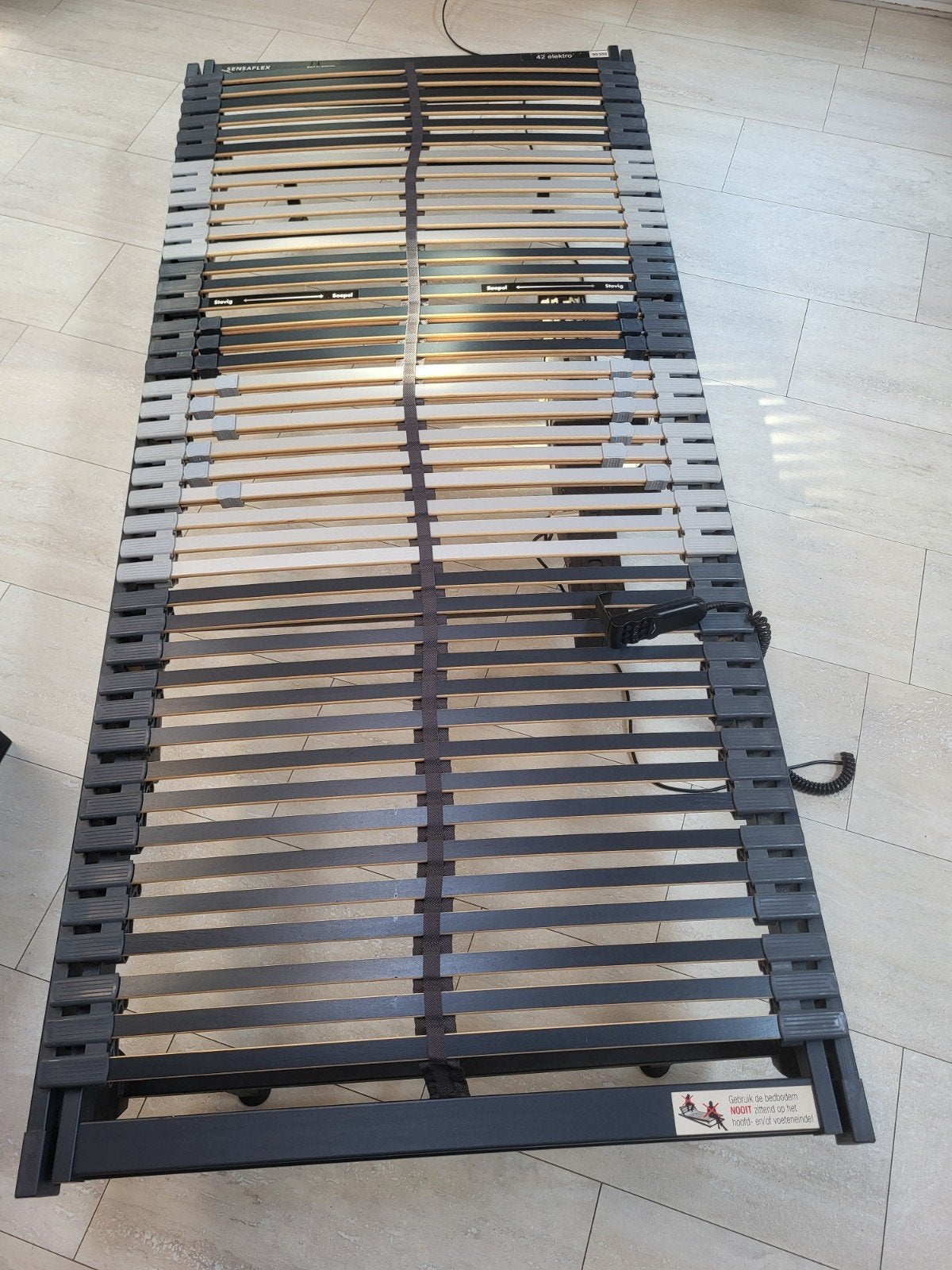 Bed, 1 pers. met SENSAS-FLEX 42 Elektro lattenbodem 90x200, Ophalen, Gebruikt, 90 cm, Eenpersoons