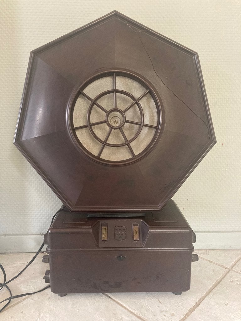 Bijzondere radio met luidspreker uit 1930, Ophalen