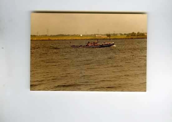scheepvaart-foto-sleepboot type amsterdammertje -naam?, Verzamelen, Ophalen of Verzenden, Zo goed als nieuw, Motorboot, Boek of Tijdschrift