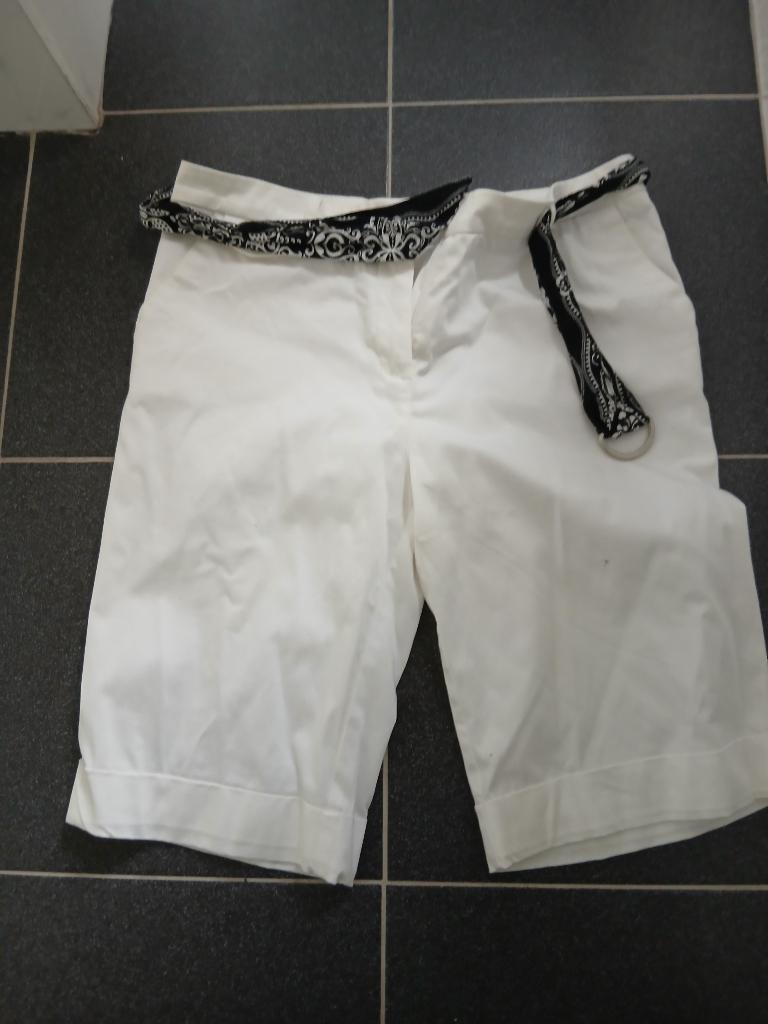 Korte broek, Maat 38/40 (M), Kort, Wit, Ophalen of Verzenden