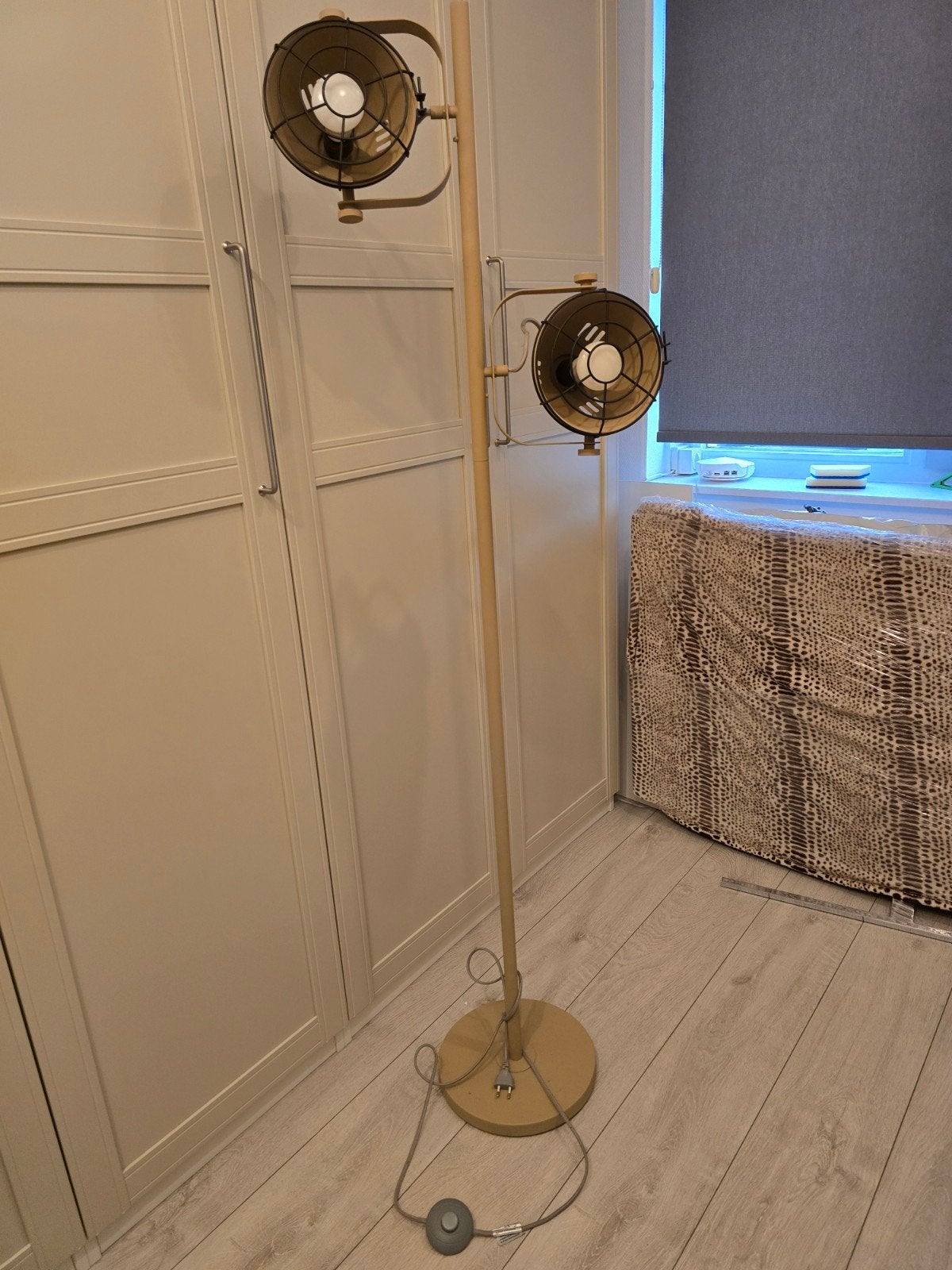 Industriële staande vloerlamp met spotlights en vloerschakel, Ophalen, Metaal