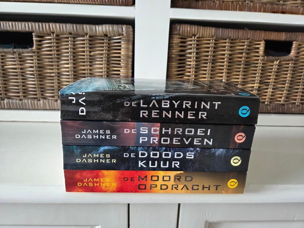 James Dashner - De labyrintrenner, Boeken, Fantasy, Ophalen of Verzenden, Gelezen