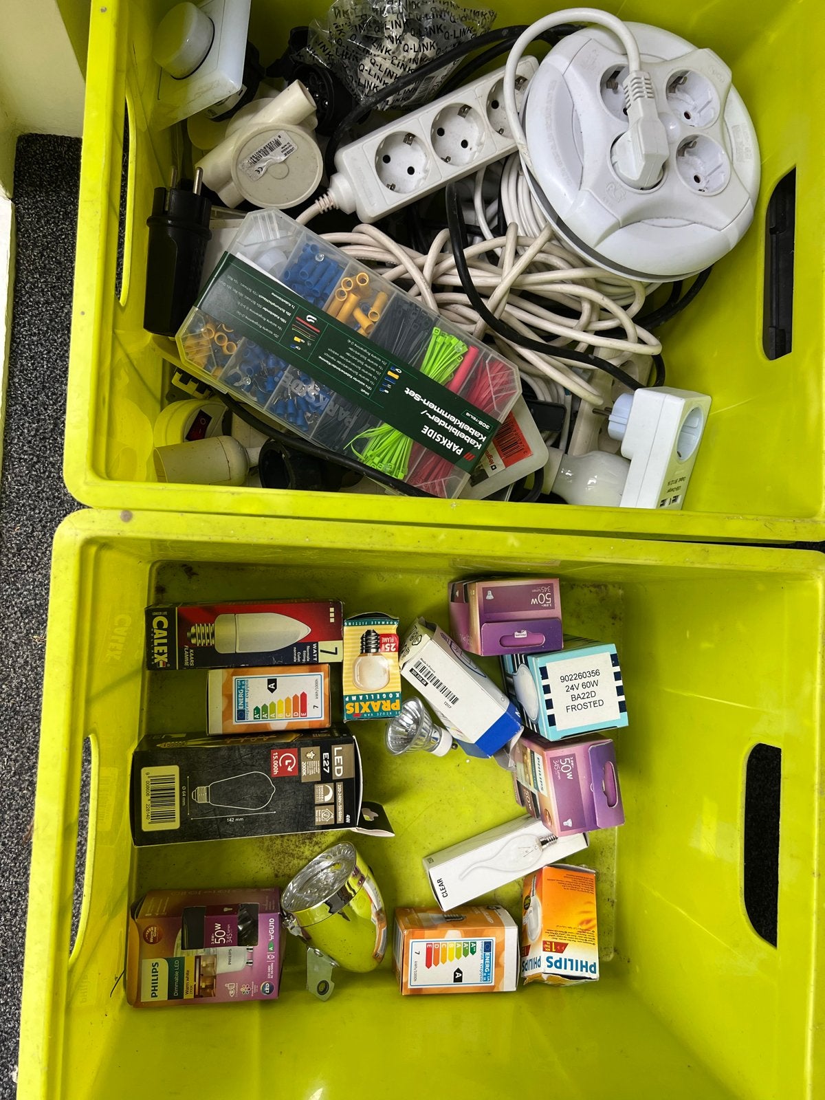 Diverse elektrische artikelen: stekkerdozen, kabels, schakel, Doe-het-zelf en Verbouw, Elektra en Kabels, Ophalen of Verzenden