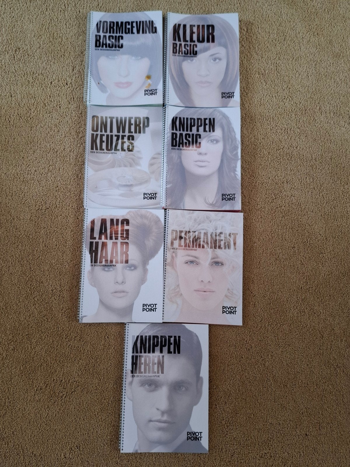 Pivot point kapper leerboeken zeer compleet, Ophalen of Verzenden, Beta, Zo goed als nieuw